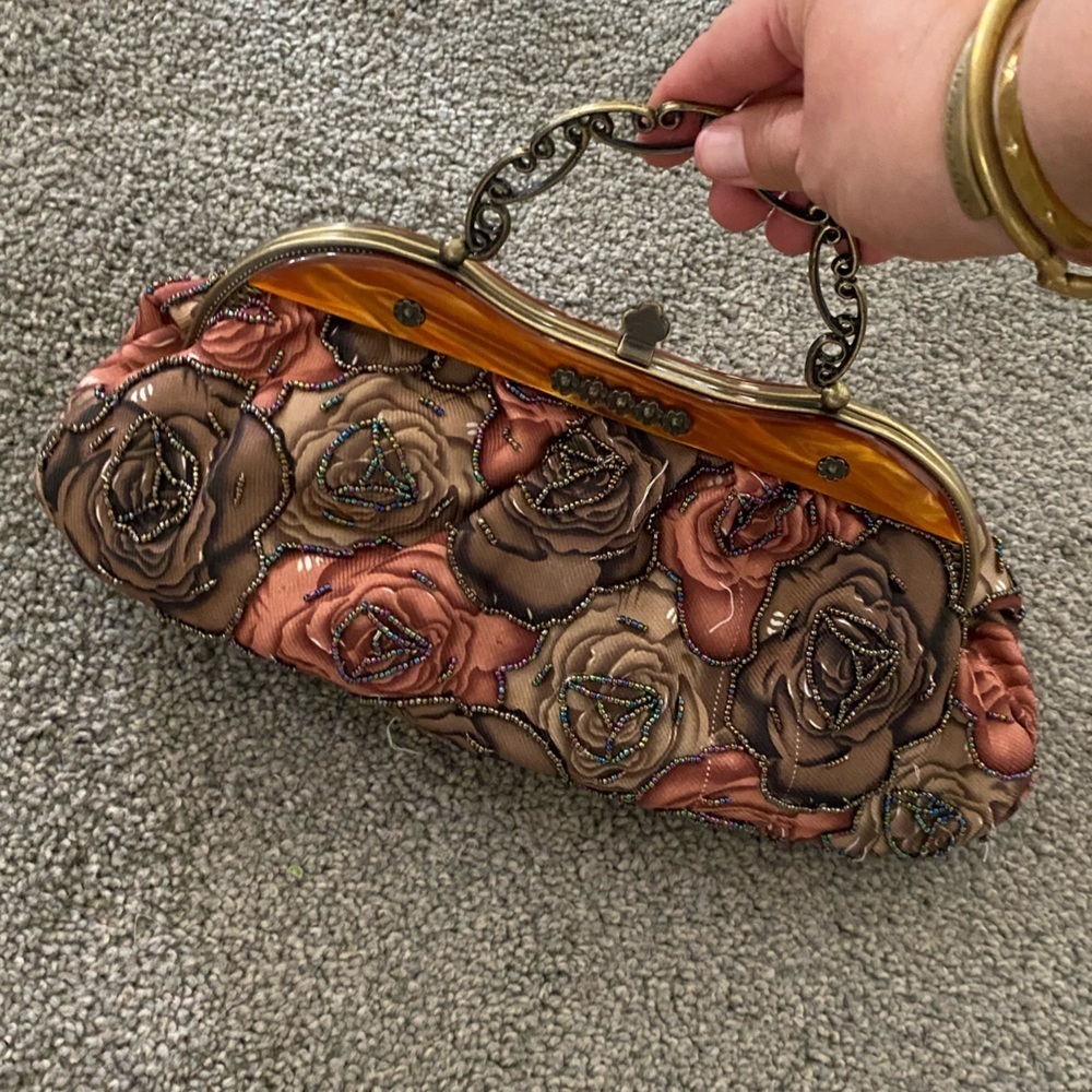 Beaded Plastic Frame Metal Clasp & Carpet Bag Convertible Crossbody/Clutch - Picture 3 of 8